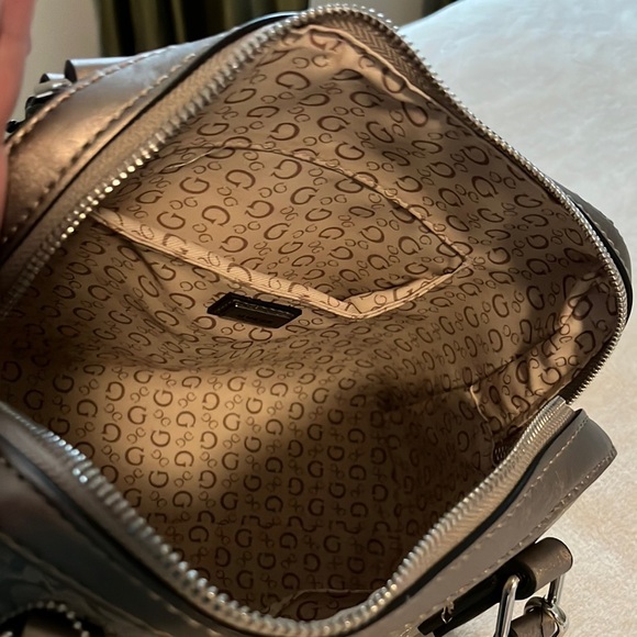 Handbag GUESSLos Angeles. - Picture 14 of 16